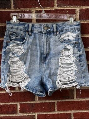 American Eagle Distressed Mom Shorts Womens Teen Size 2 jeans denim destroyed